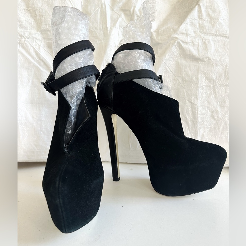 BEBE LEATHER BOOTIE WITH LEATHER ANKLE STRAP GOLD ZIPPER BACK PLATFORM HEEL 8